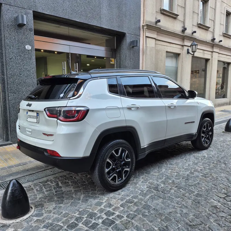 Mira esta publicación de Jeep Compass 2021 en Motordil