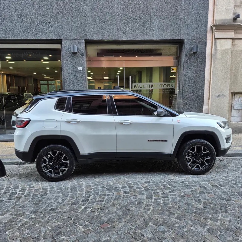 Mira esta publicación de Jeep Compass 2021 en Motordil