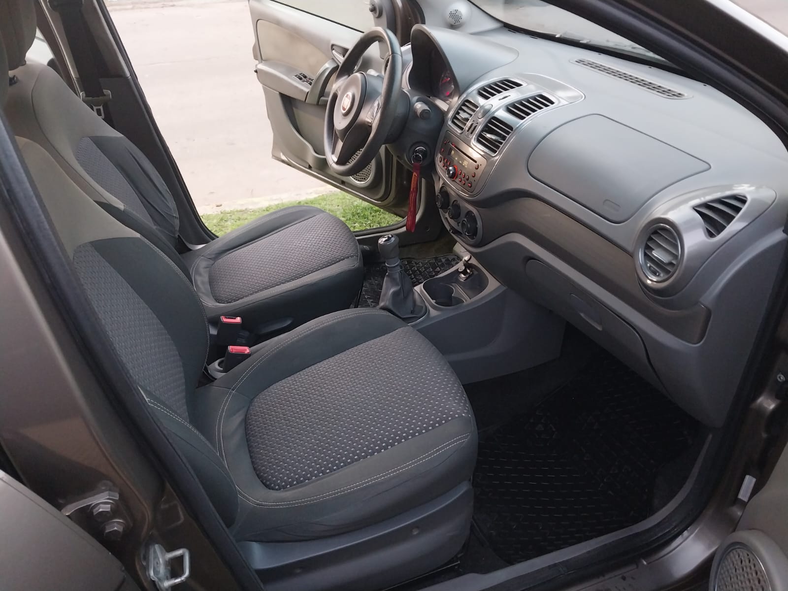 Mira esta publicación de Fiat Grand Siena 2013 en Motordil