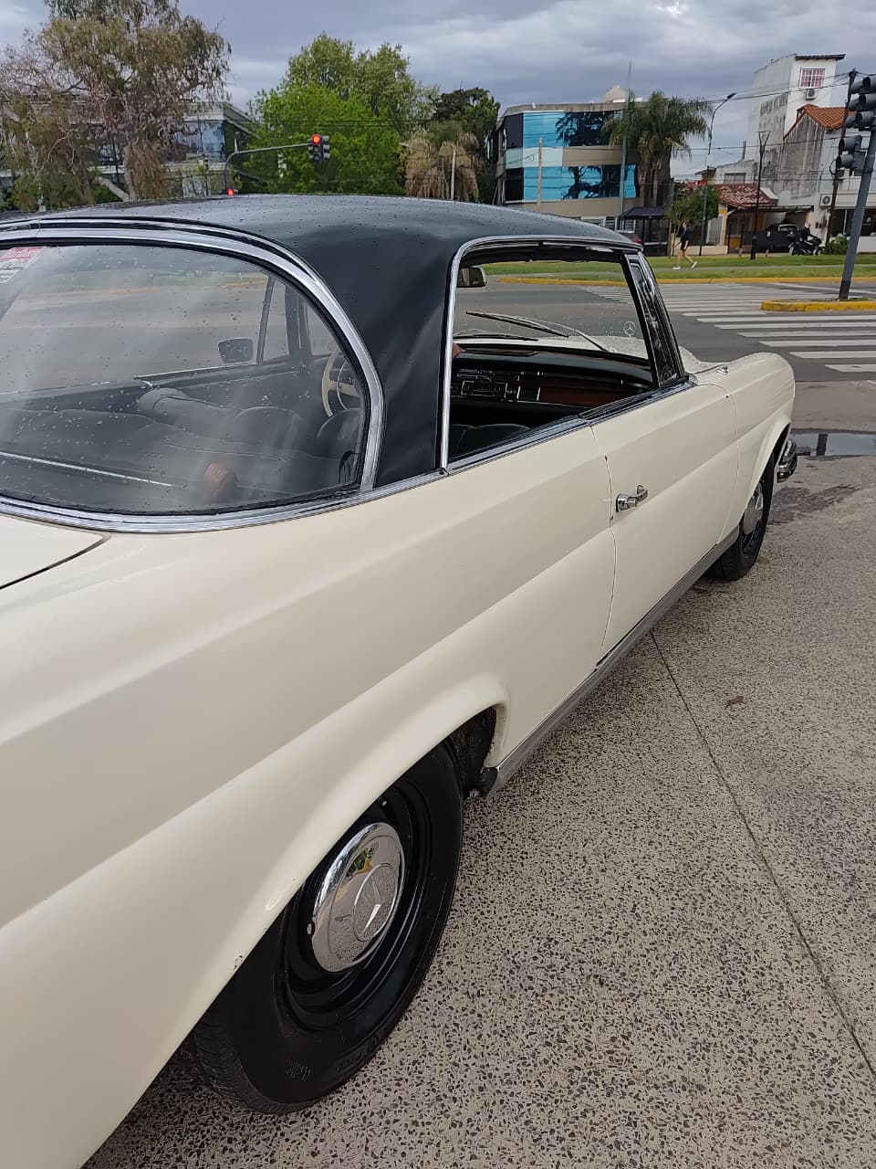 Mira esta publicación de Mercedes Benz 220 1963 en Motordil