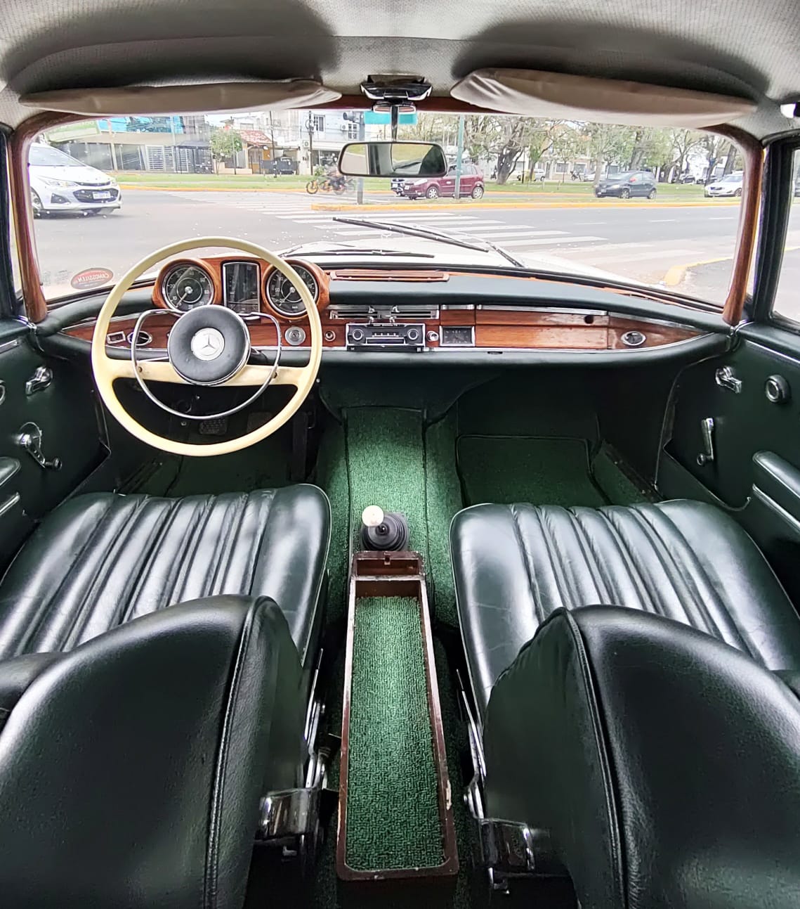 Mira esta publicación de Mercedes Benz 220 1963 en Motordil