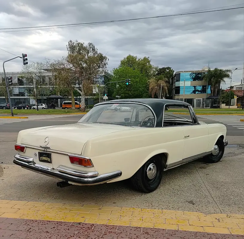 Mira esta publicación de Mercedes Benz 220 1963 en Motordil