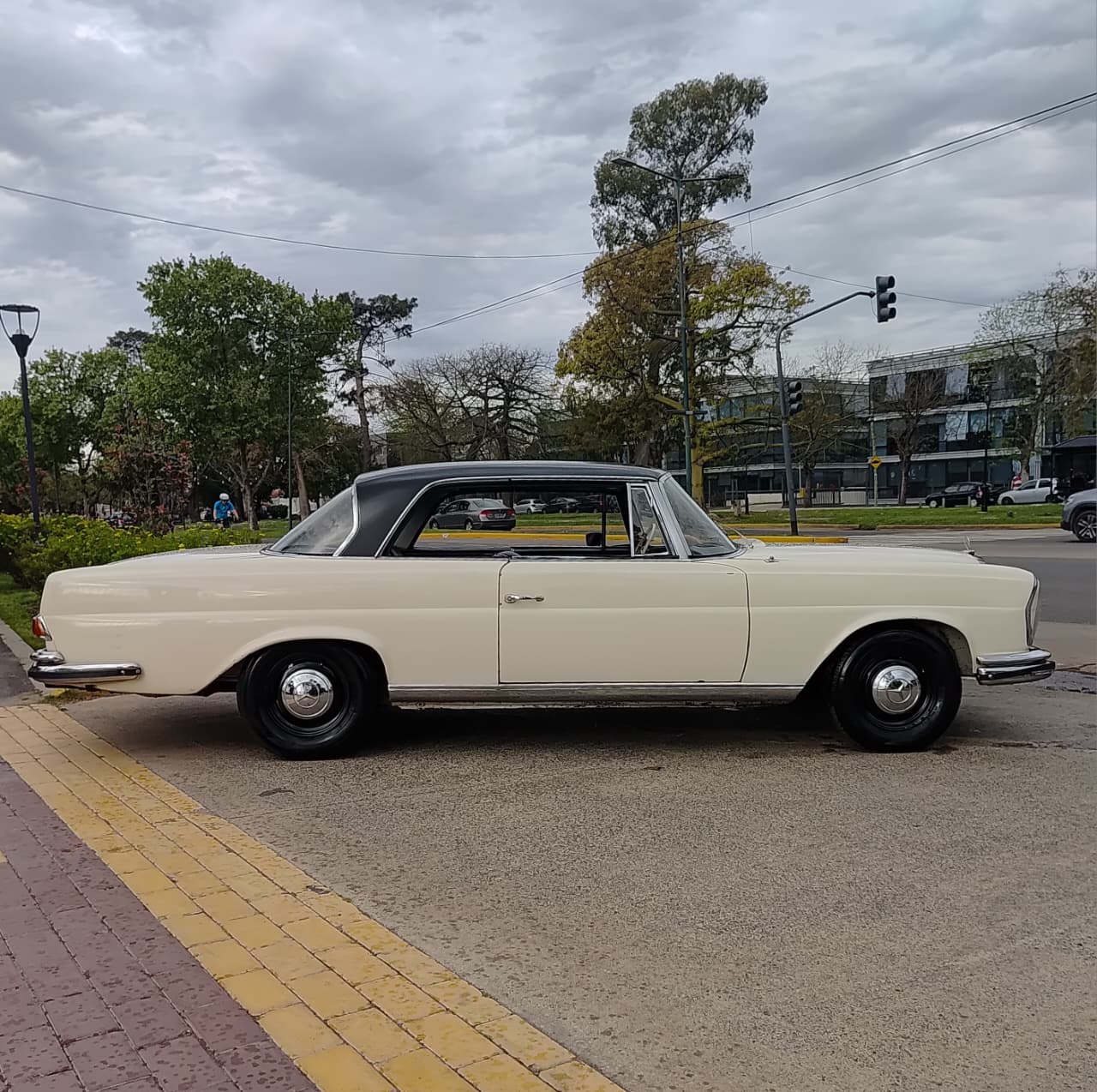 Mirá esta publicación de Mercedes Benz 220