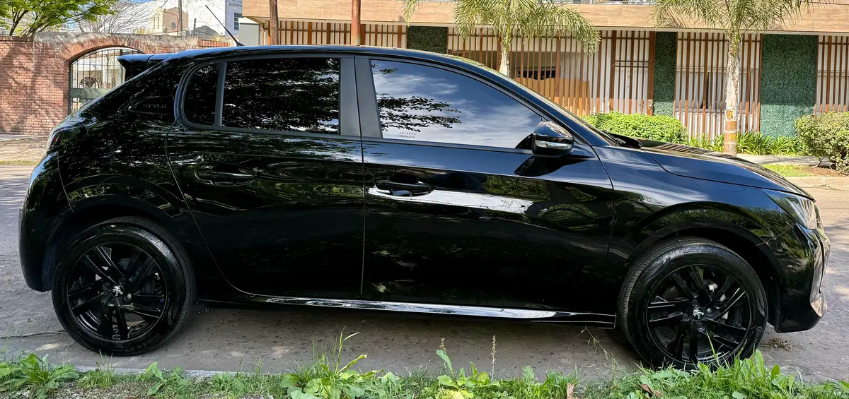 Mira esta publicación de Peugeot 208 2023 en Motordil