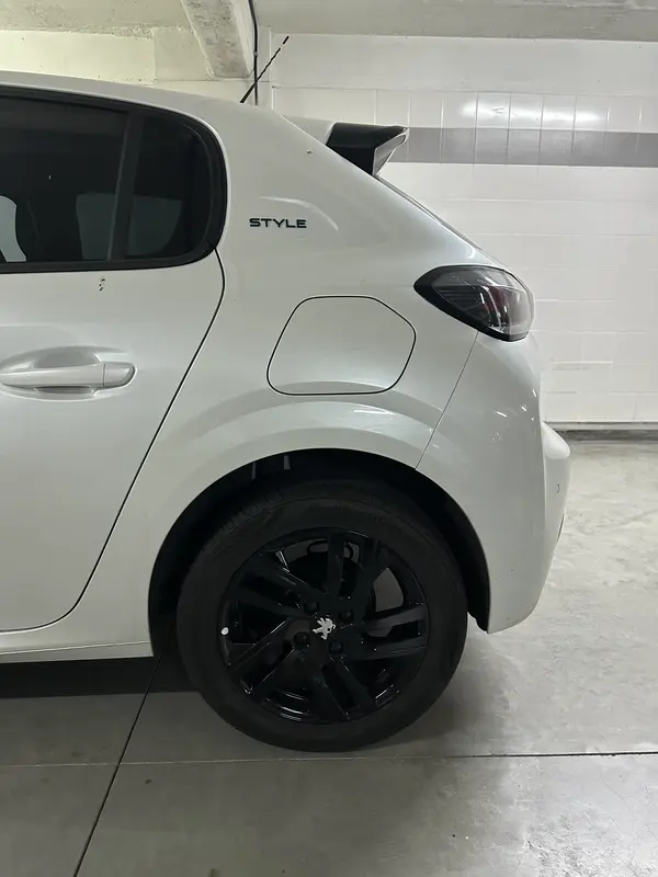 Mira esta publicación de Peugeot 208 2023 en Motordil
