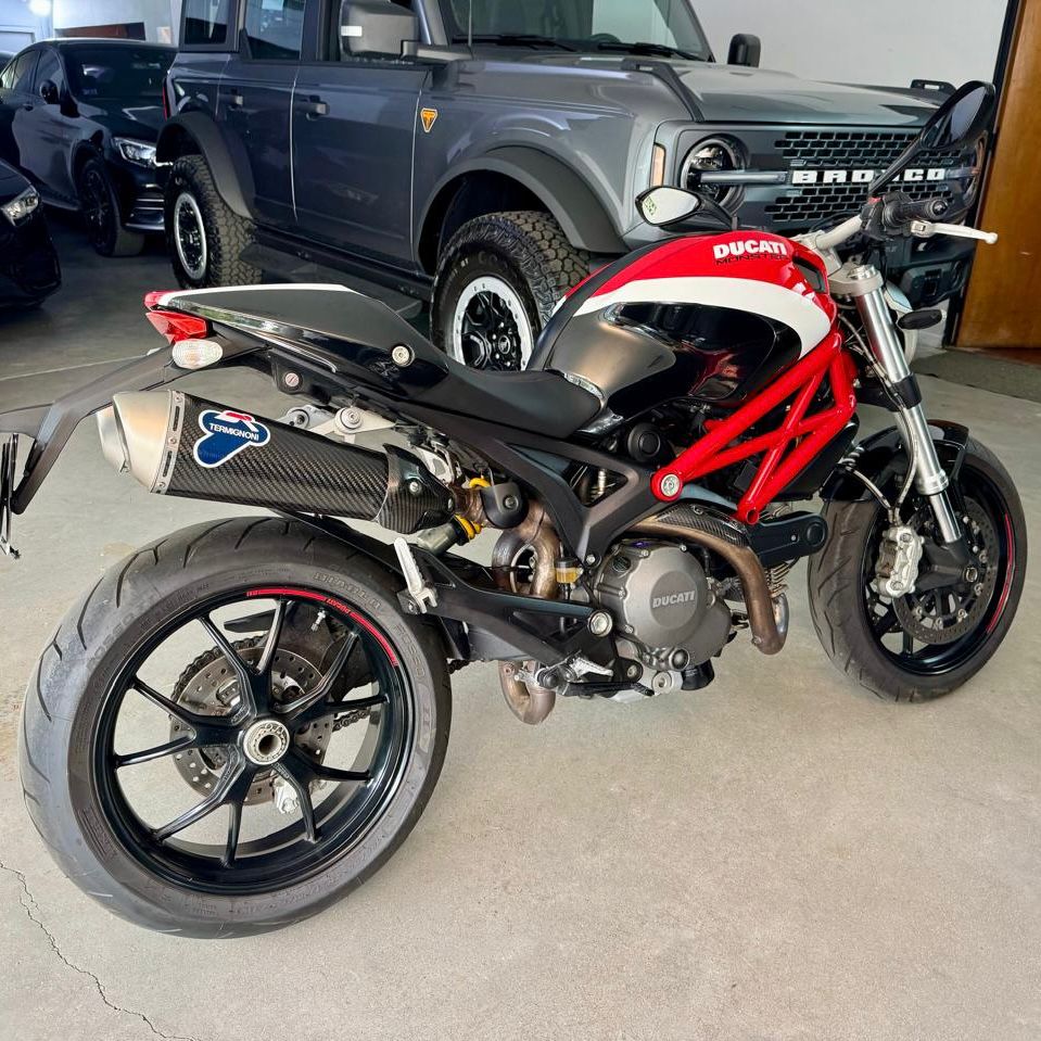 Mira esta publicación de Ducati 796 2013 en Motordil