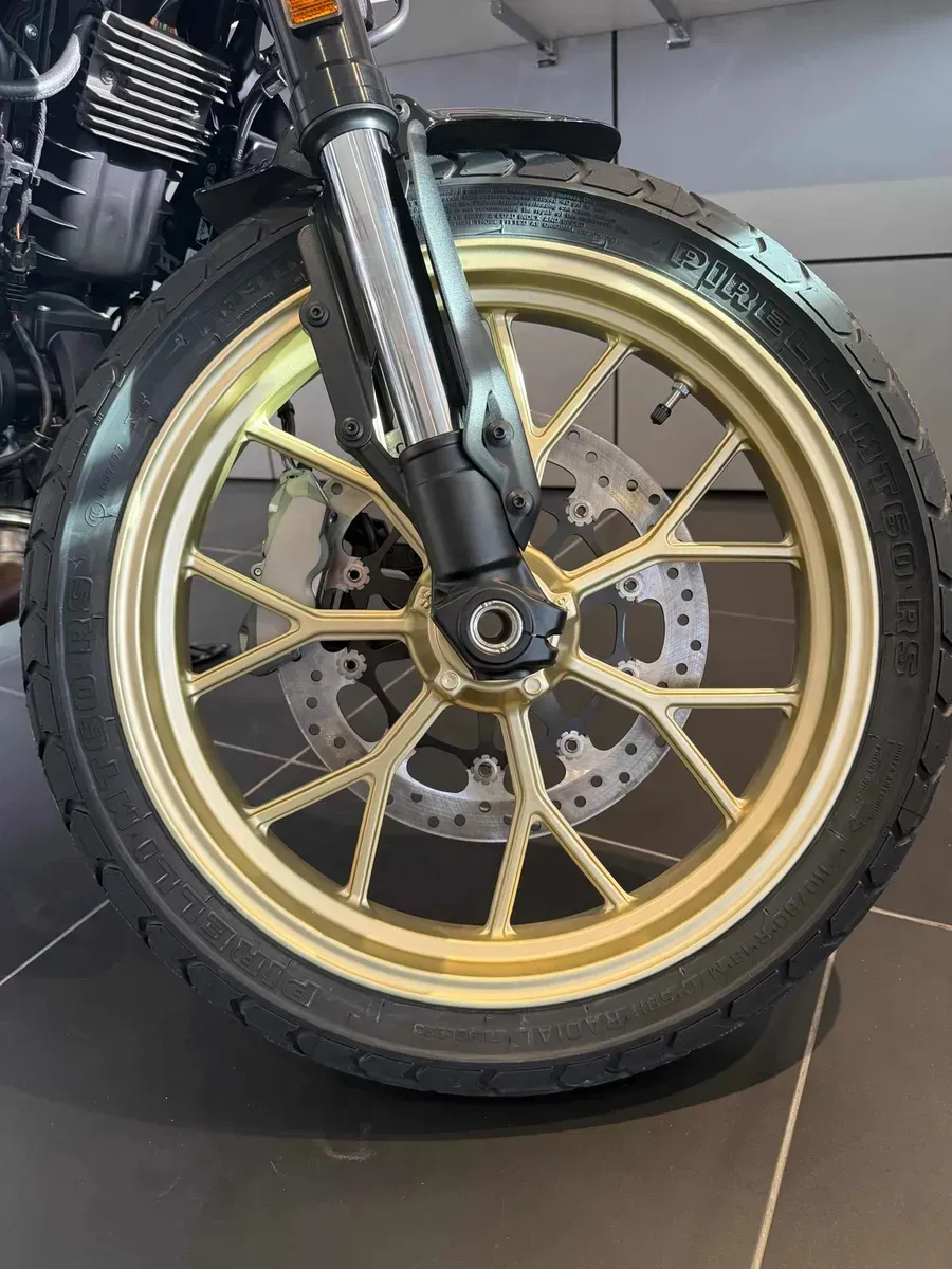 Mira esta publicación de Ducati 800 Full Throttle 2025 en Motordil