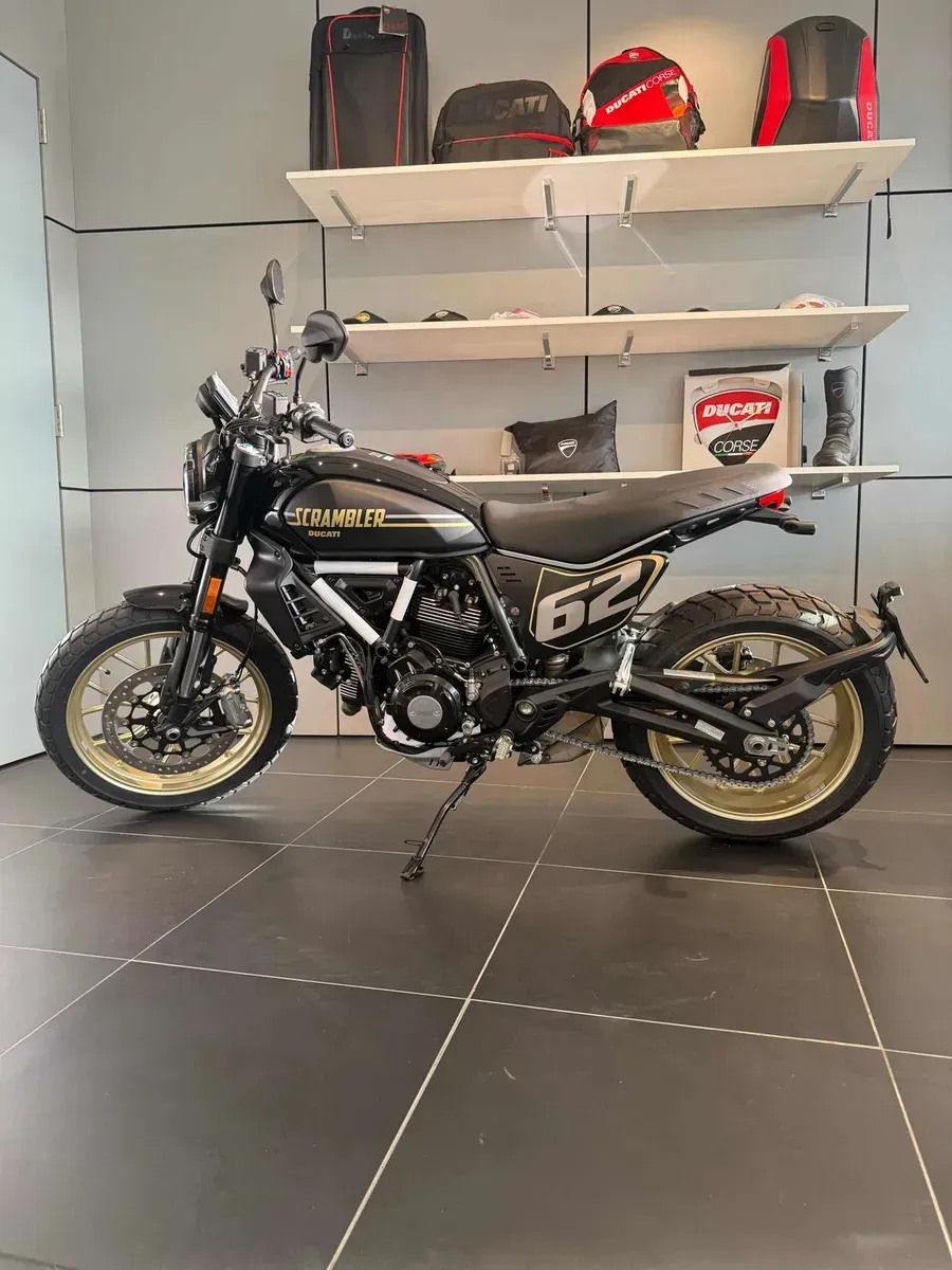 Mira esta publicación de Ducati 800 Full Throttle 2025 en Motordil