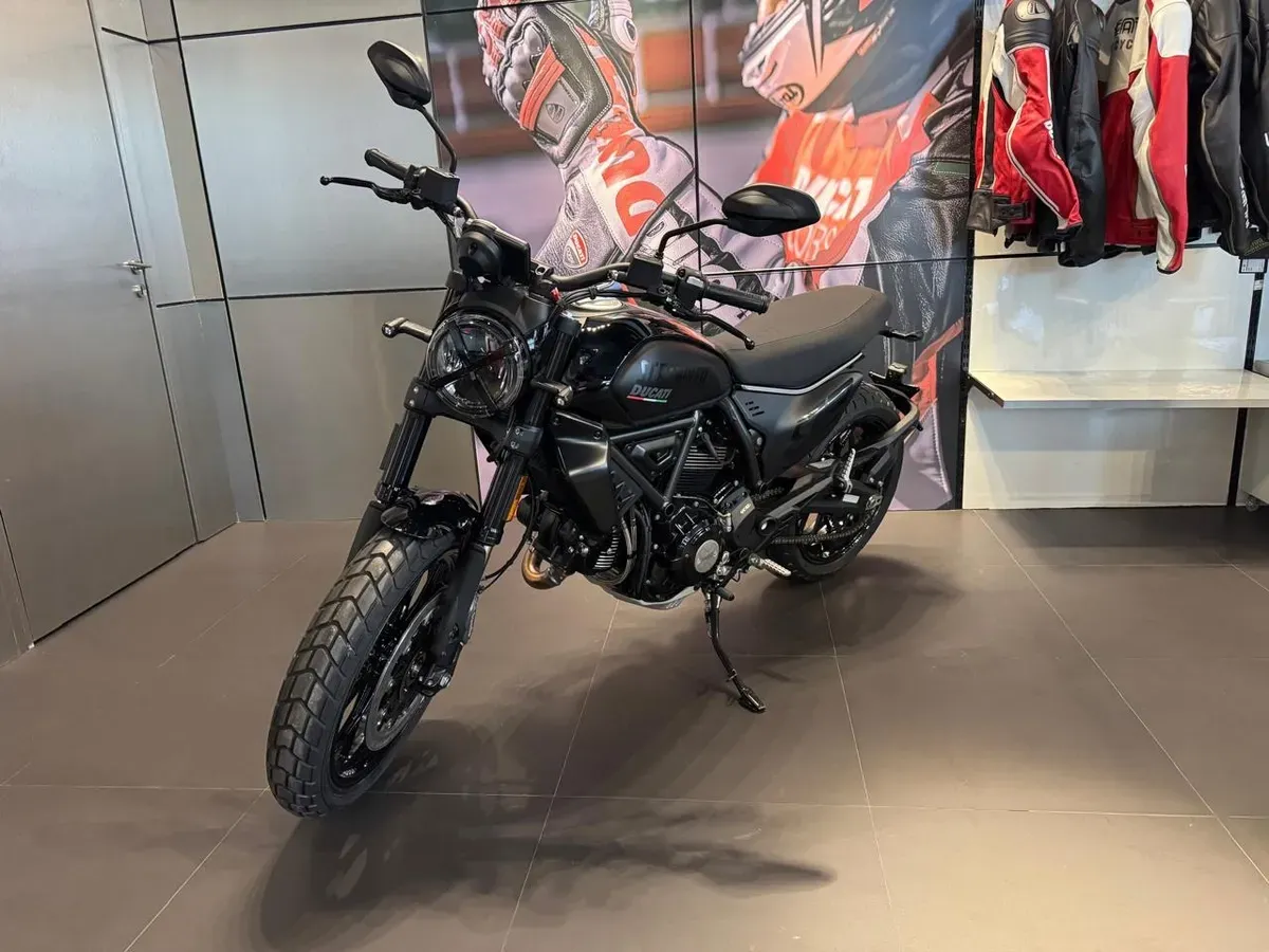 Mira esta publicación de Ducati 800 Full Throttle 2025 en Motordil