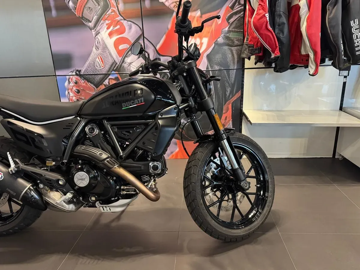 Mira esta publicación de Ducati 800 Full Throttle 2025 en Motordil