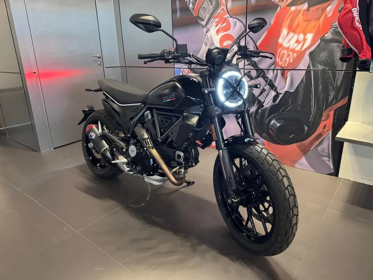 Mira esta publicación de Ducati 800 Full Throttle 2025 en Motordil