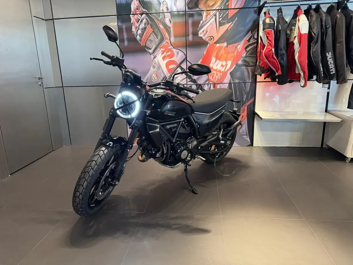 Mira esta publicación de Ducati 800 Full Throttle 2025 en Motordil