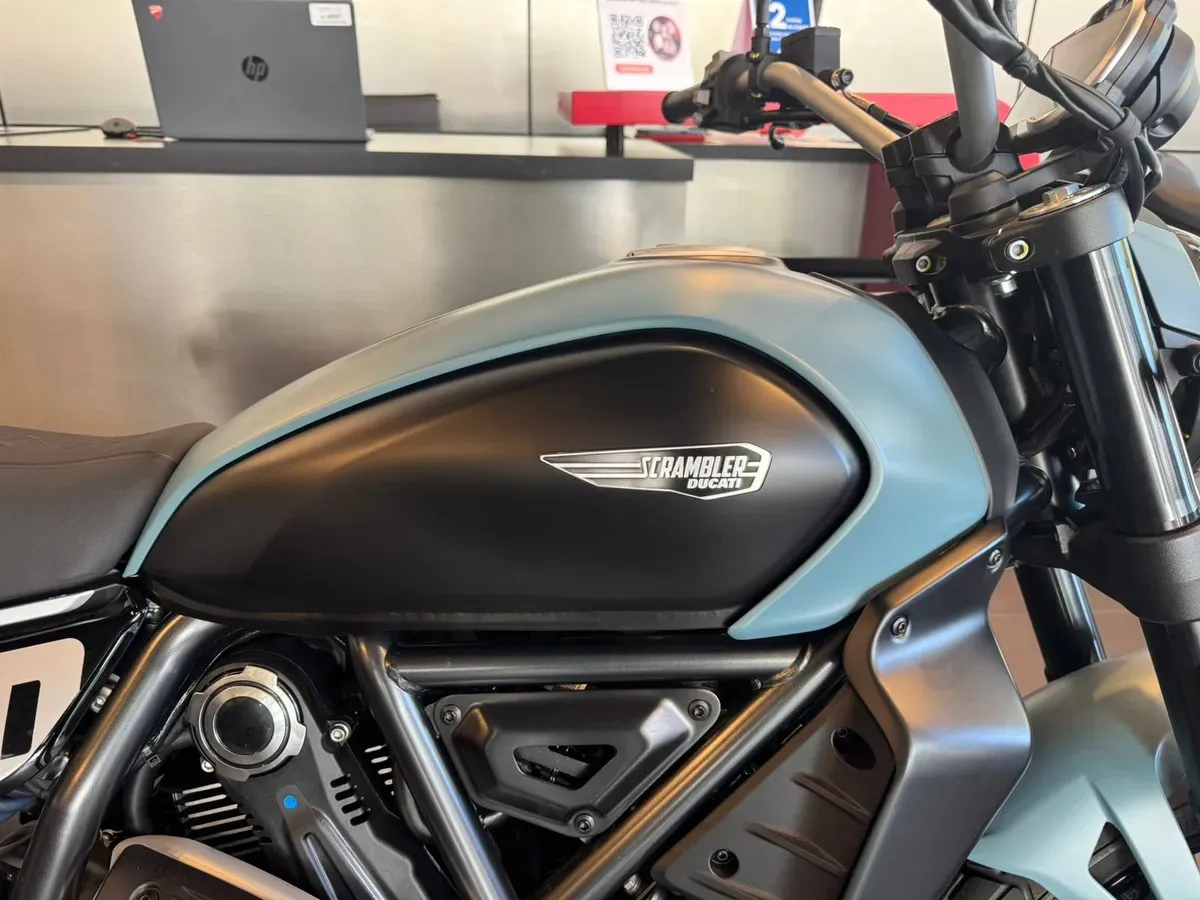 Mira esta publicación de Ducati 800 Icon Next Gen 2025 en Motordil