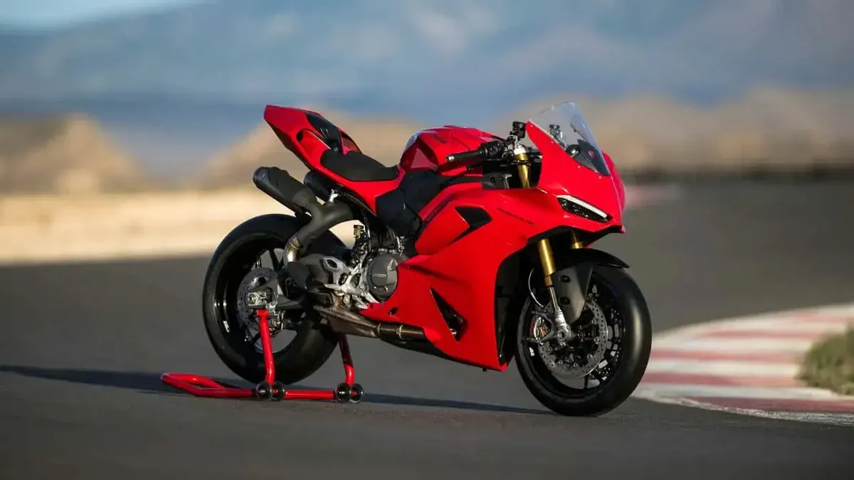 Mira esta publicación de Ducati 955 Panigale V2 2025 en Motordil