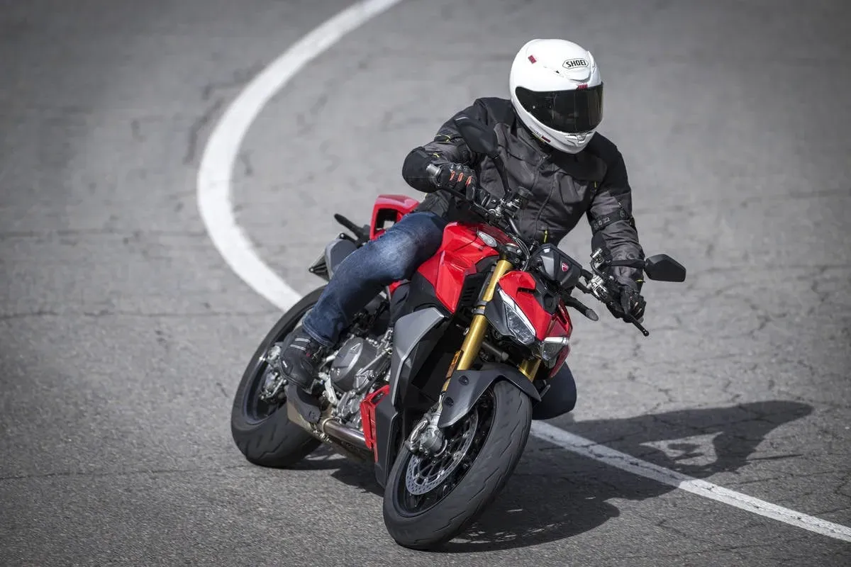 Mira esta publicación de Ducati 955 V2 2025 en Motordil