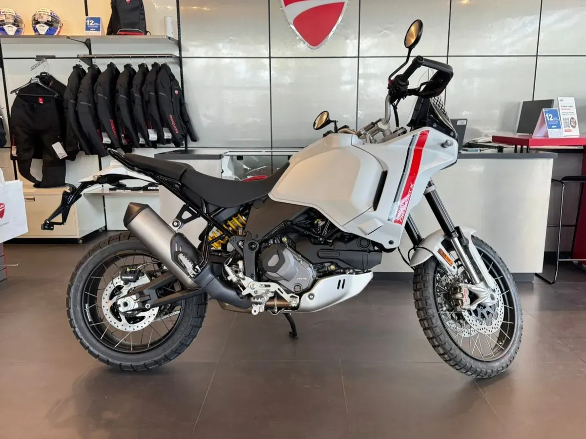 Mira esta publicación de Ducati 950 2025 en Motordil