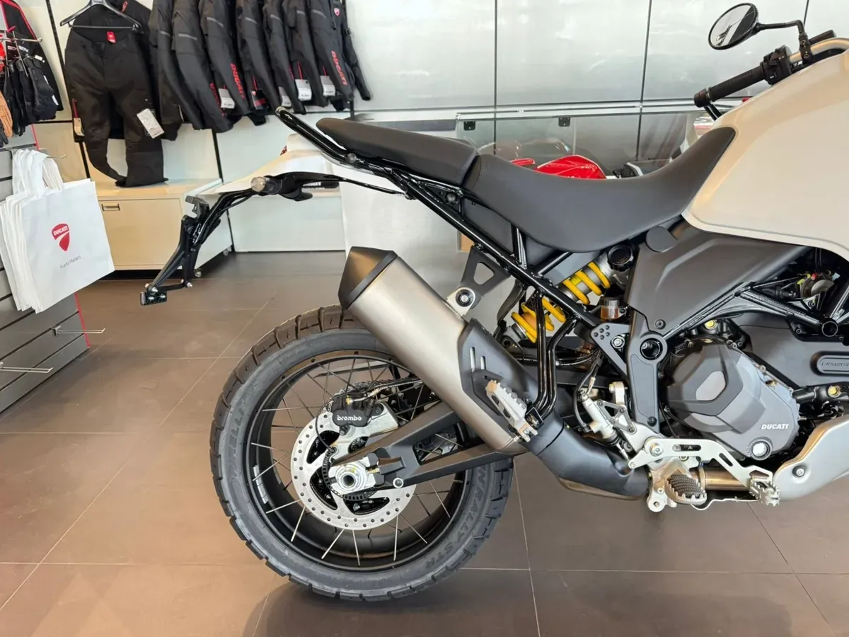 Mira esta publicación de Ducati 950 2025 en Motordil