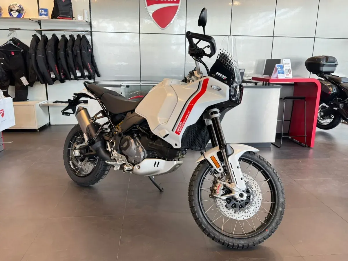 Mira esta publicación de Ducati 950 2025 en Motordil