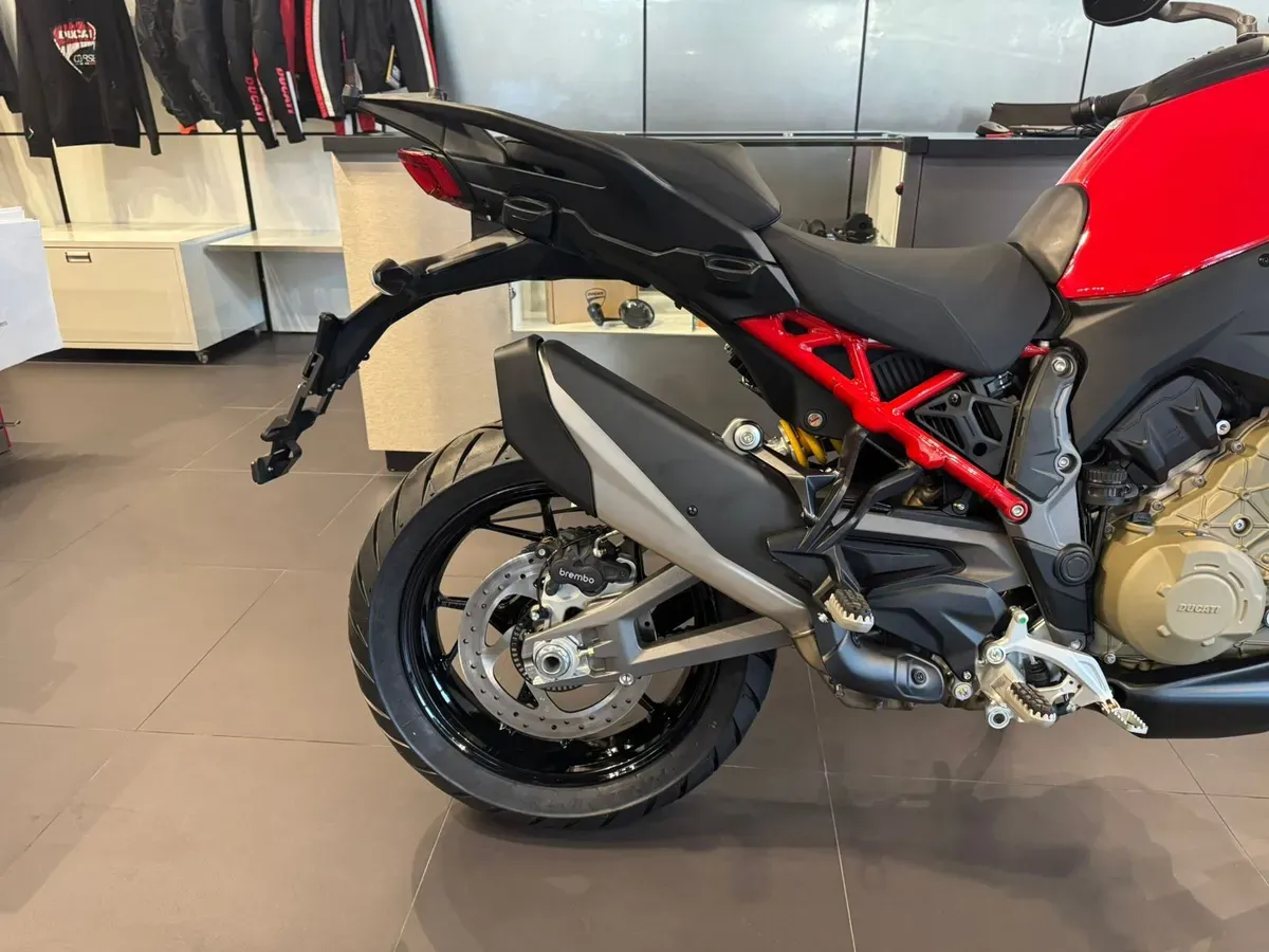 Mira esta publicación de Ducati 1158 V4 S Radar 2025 en Motordil