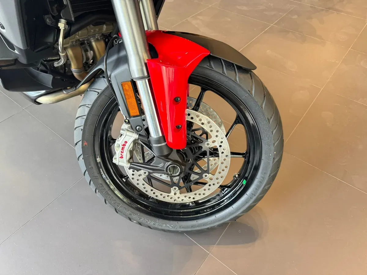 Mira esta publicación de Ducati 1158 V4 S Radar 2025 en Motordil