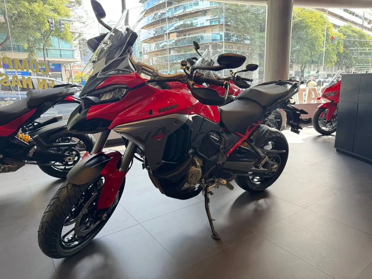 Mira esta publicación de Ducati 1158 V4 S Radar 2025 en Motordil