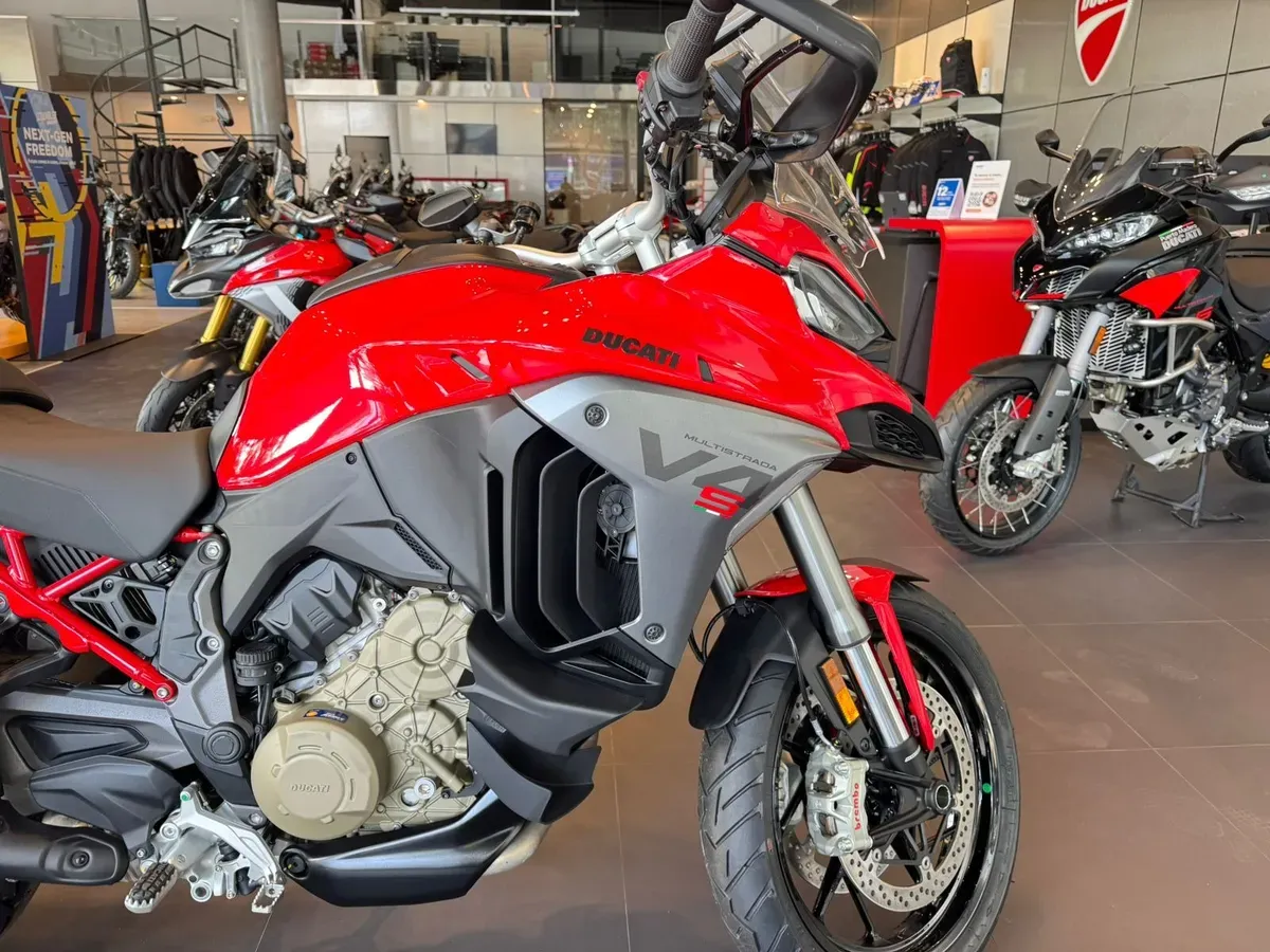 Mira esta publicación de Ducati 1158 V4 S Radar 2025 en Motordil