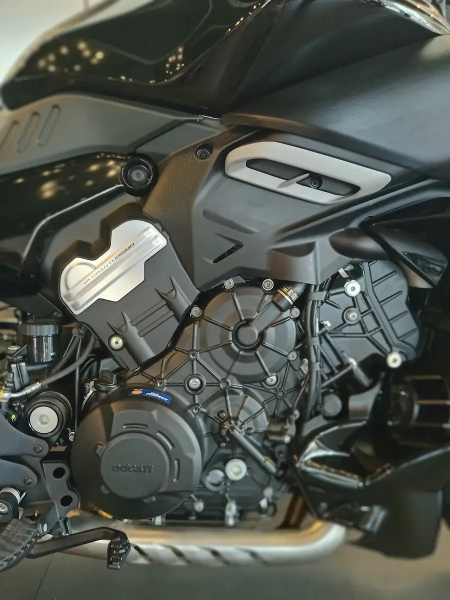 Mira esta publicación de Ducati 1158 Diavel V4 2025 en Motordil