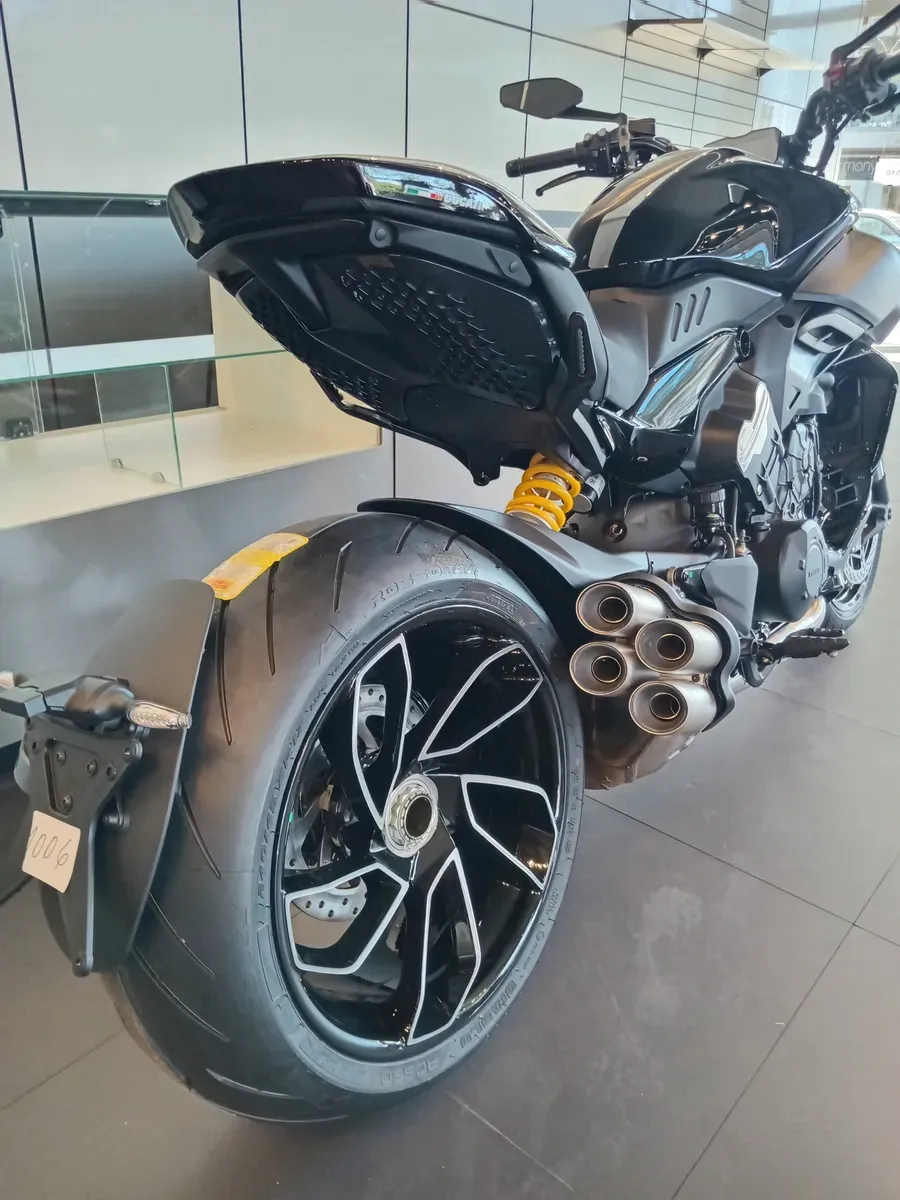Mira esta publicación de Ducati 1158 Diavel V4 2025 en Motordil