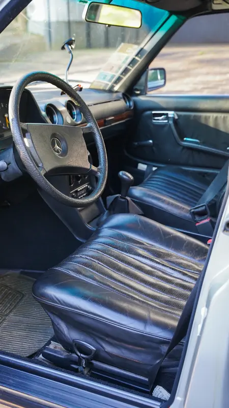 Mira esta publicación de Mercedes Benz 280 1981 en Motordil