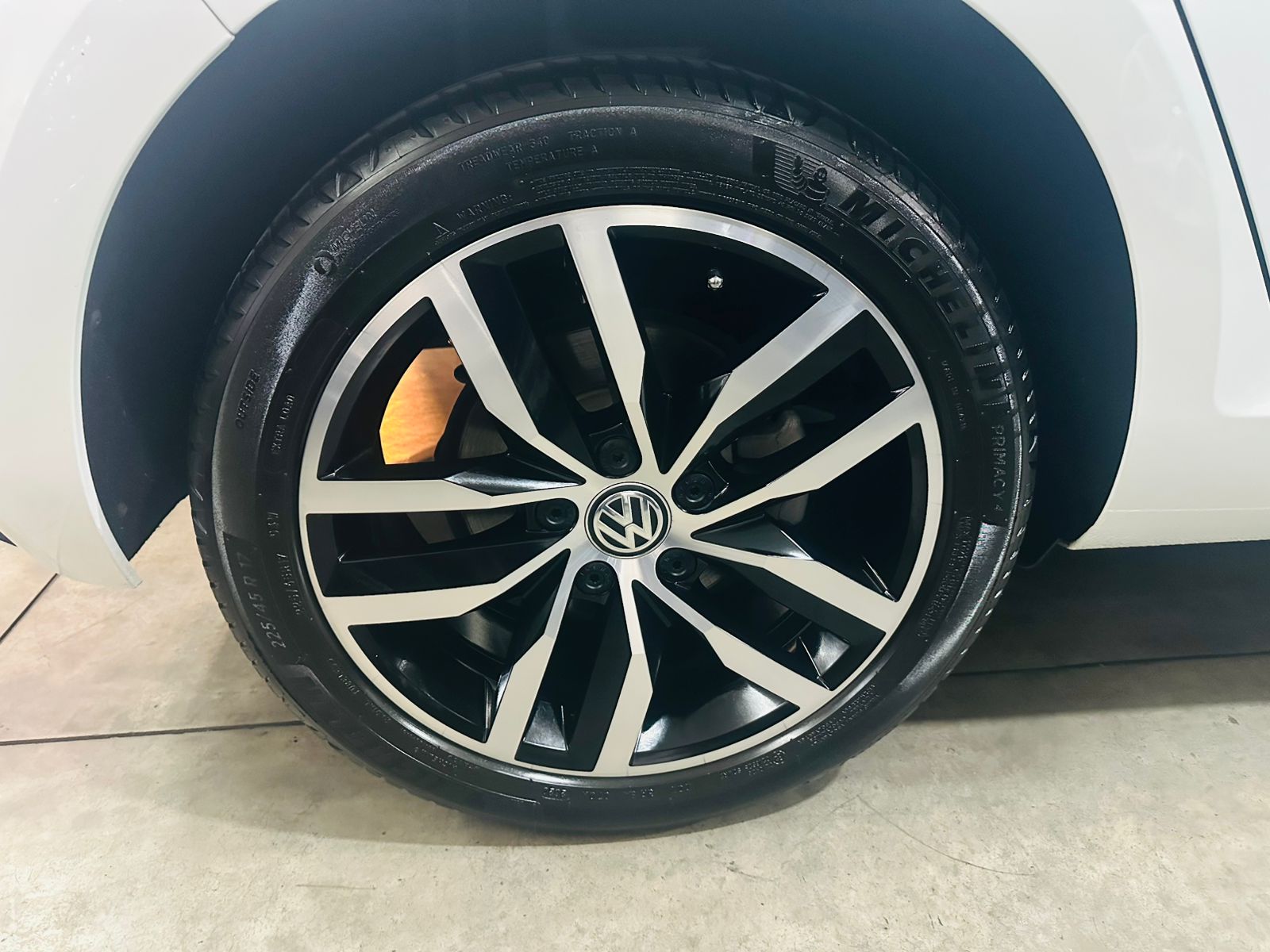Mira esta publicación de Volkswagen Golf 2018 en Motordil