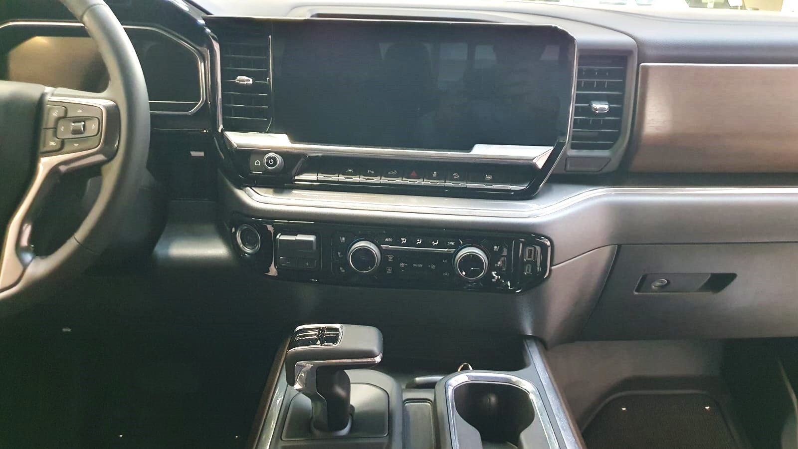 Mira esta publicación de Chevrolet Silverado 2025 en Motordil