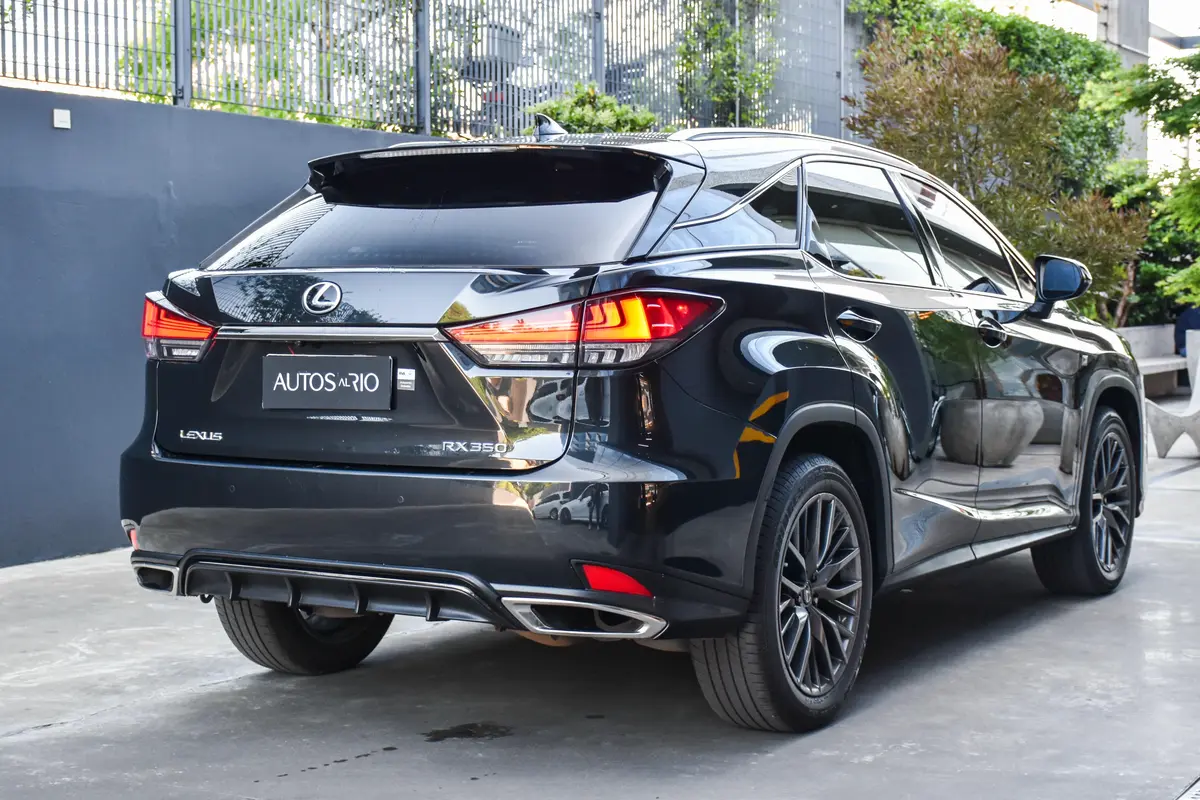 Mira esta publicación de Lexus RX 2022 en Motordil