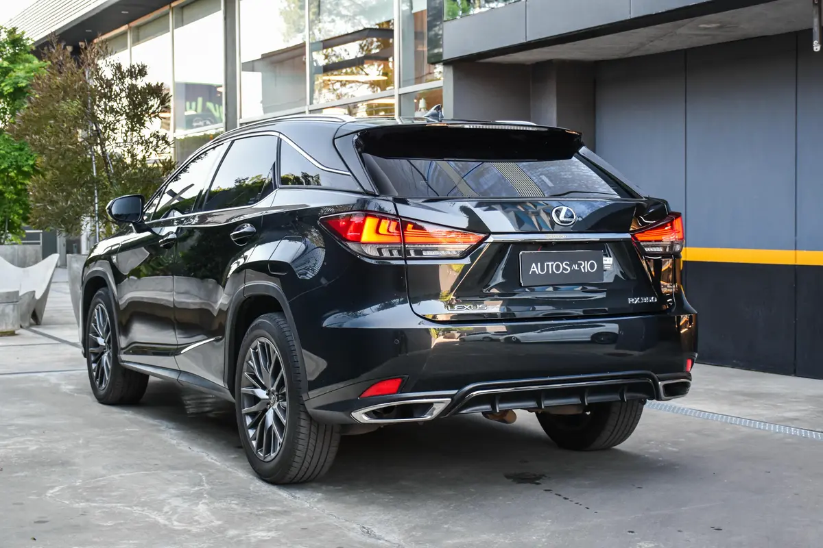 Mira esta publicación de Lexus RX 2022 en Motordil