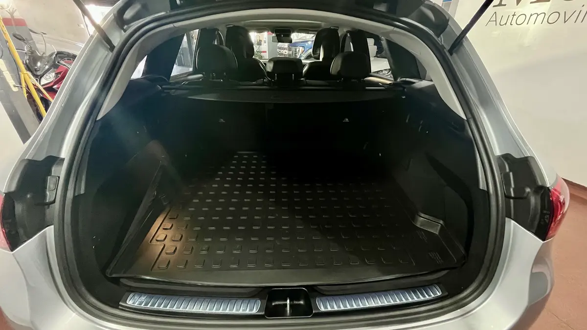 Mira esta publicación de Mercedes Benz GLC 2023 en Motordil