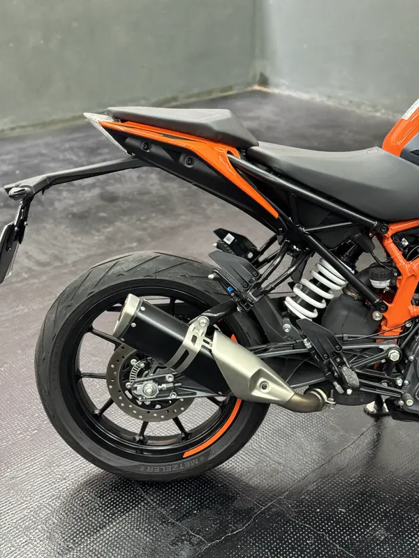Mira esta publicación de KTM Duke 390 Naked G3 2023 en Motordil