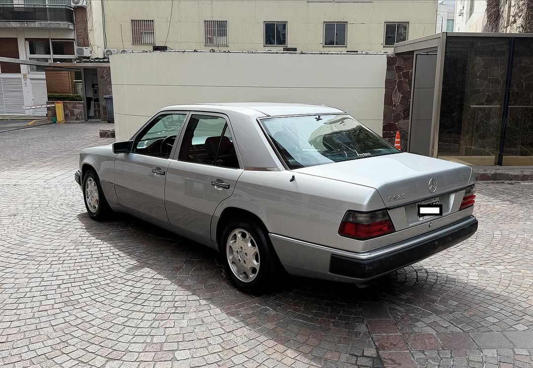 Mira esta publicación de Mercedes Benz Clase E 1993 en Motordil