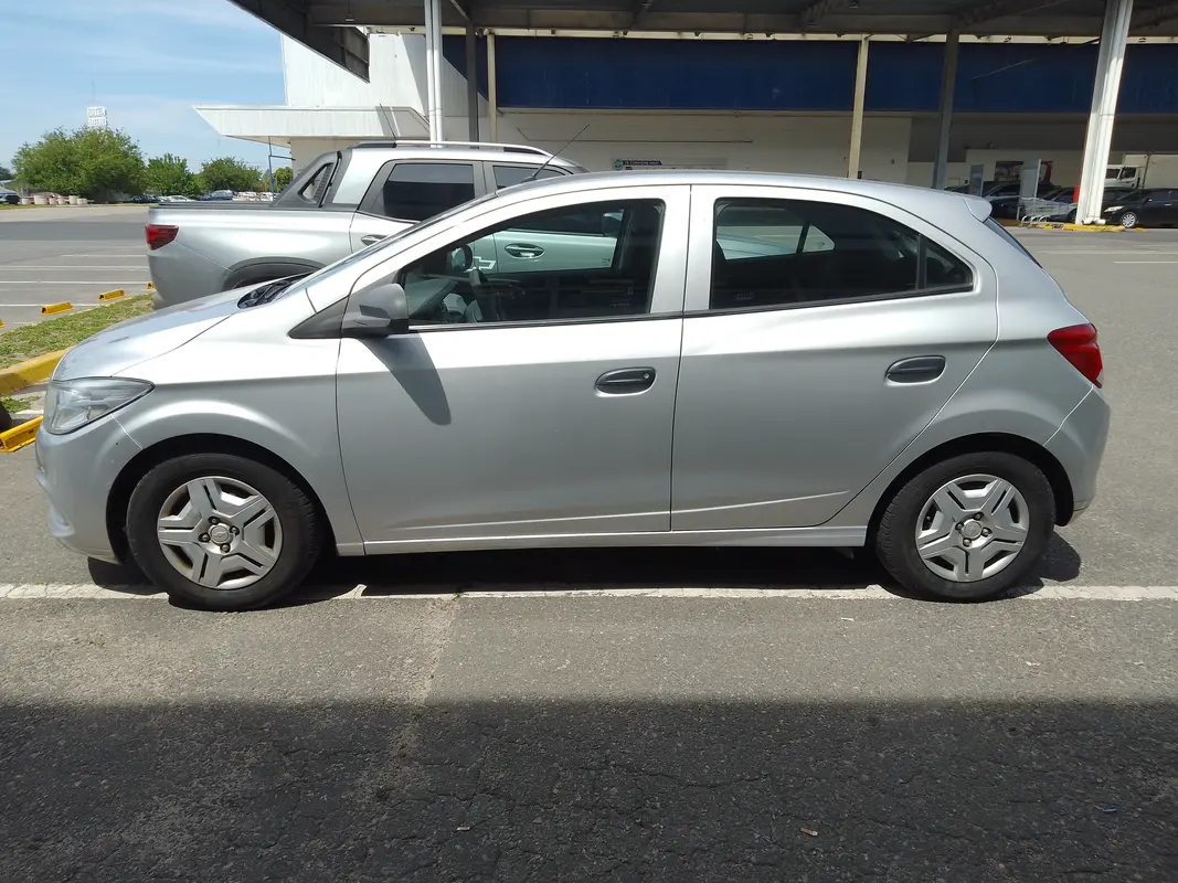 Mira esta publicación de Chevrolet Onix 2017 en Motordil
