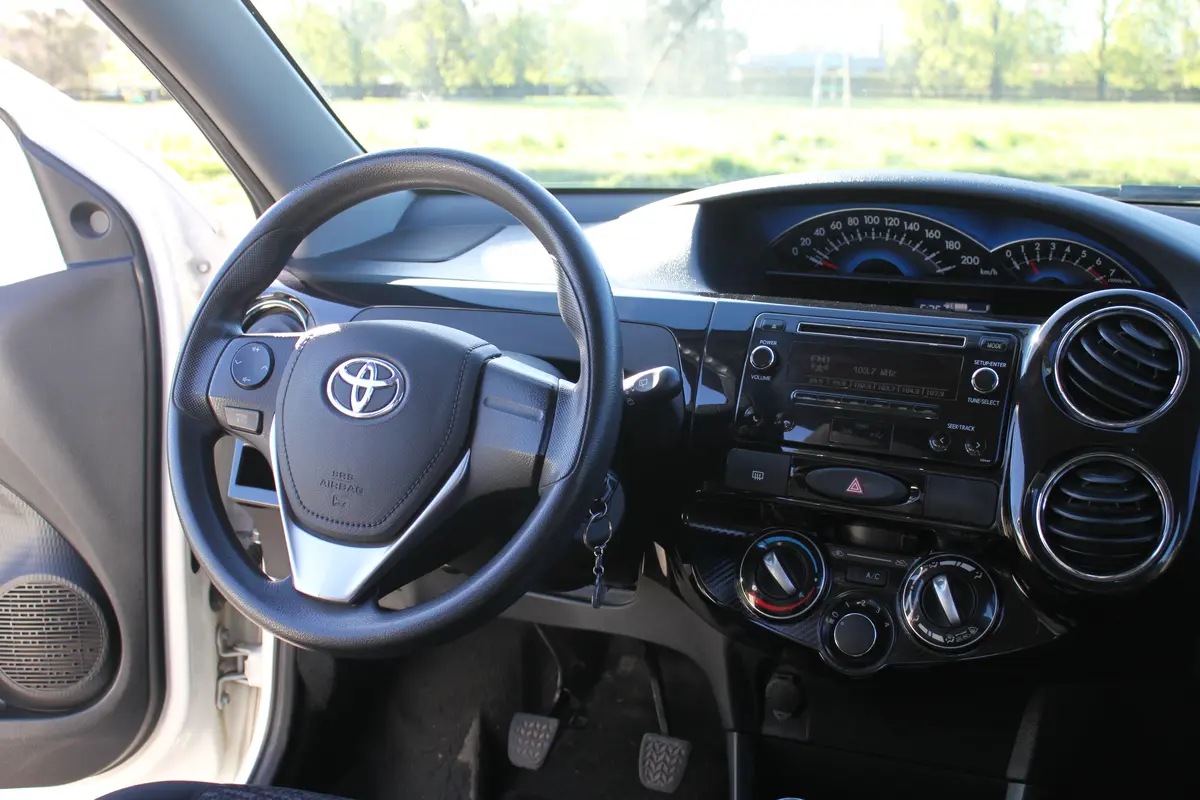 Mira esta publicación de Toyota Etios 2015 en Motordil