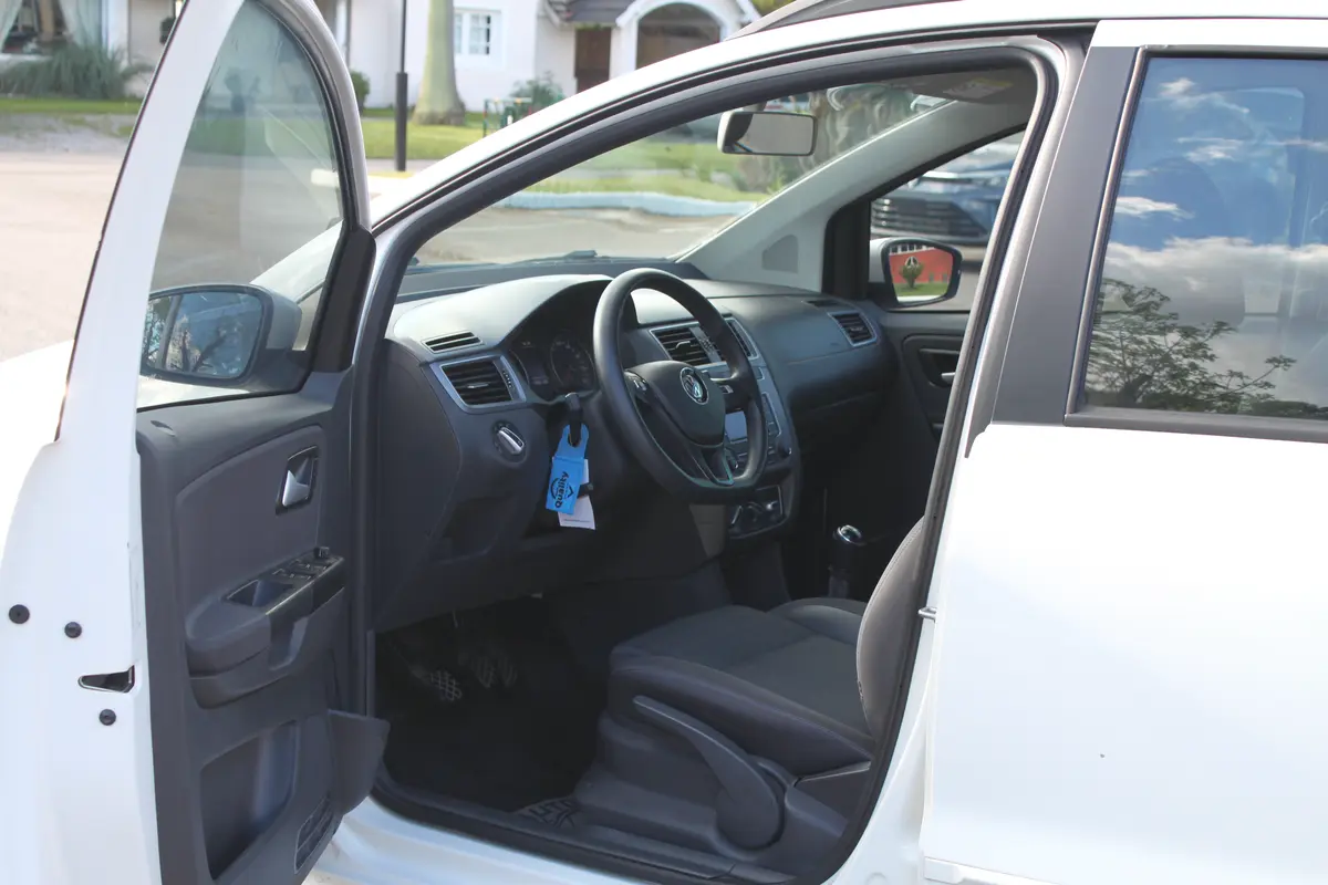 Mira esta publicación de Volkswagen Suran 2015 en Motordil