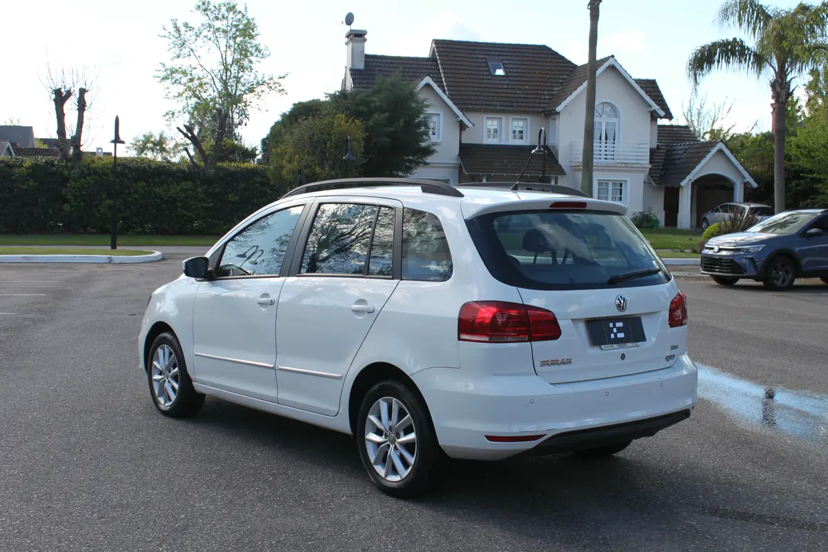 Mira esta publicación de Volkswagen Suran 2015 en Motordil