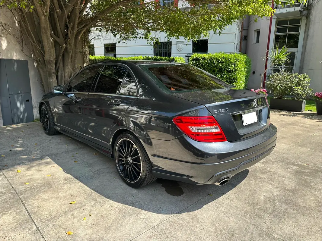 Mira esta publicación de Mercedes Benz Clase C 2014 en Motordil