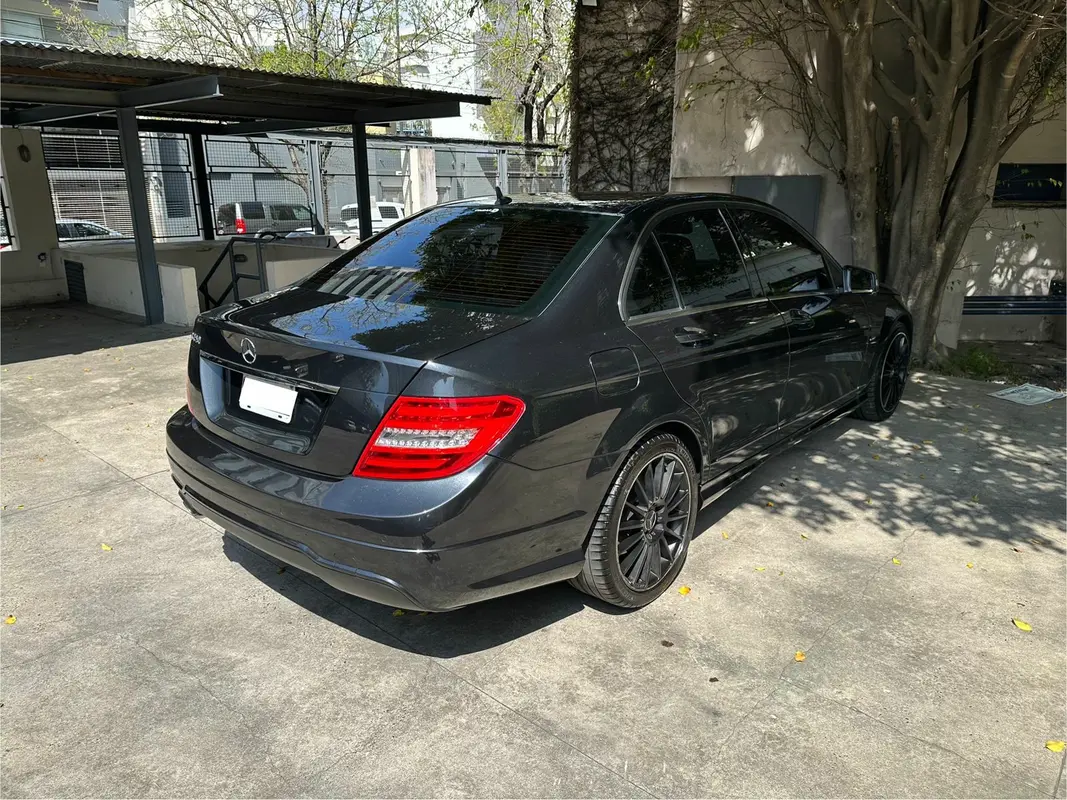 Mira esta publicación de Mercedes Benz Clase C 2014 en Motordil