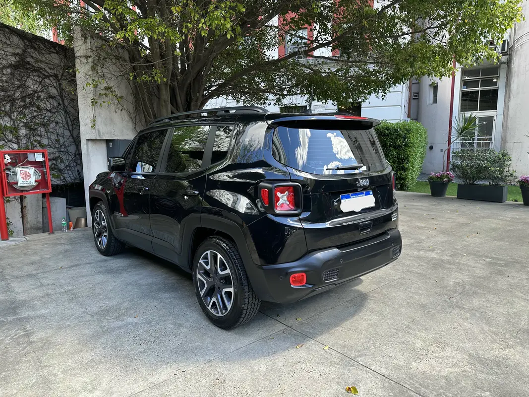 Mira esta publicación de Jeep Renegade 2021 en Motordil