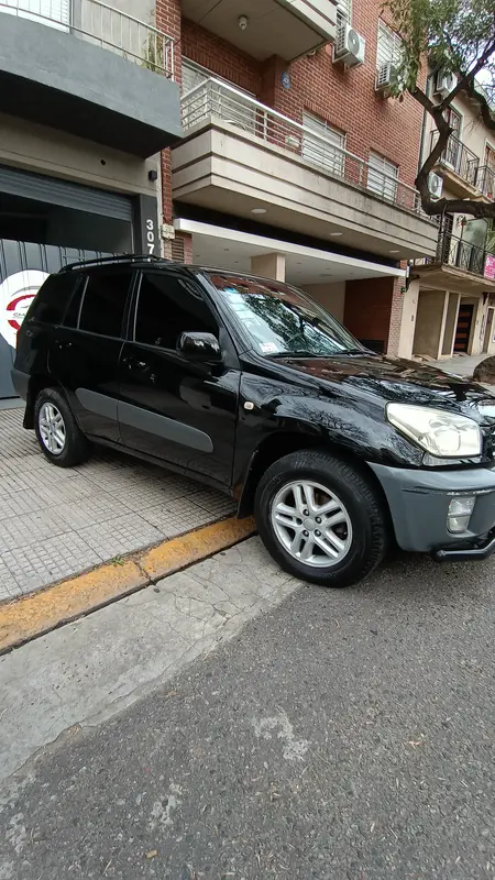 Mira esta publicación de Toyota RAV4 2001 en Motordil