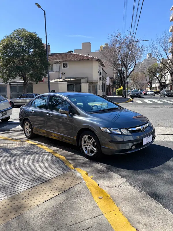 Mira esta publicación de Honda Civic 2007 en Motordil