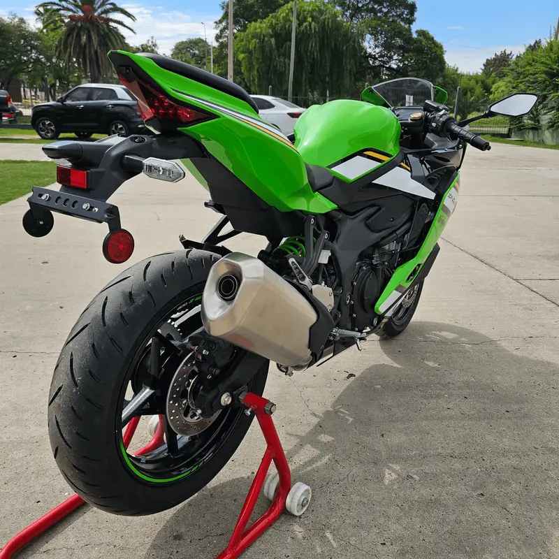 Mira esta publicación de Kawasaki Ninja 400 2025 en Motordil