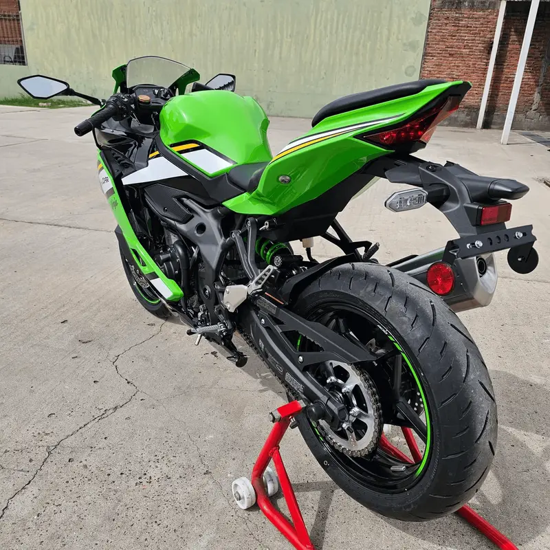 Mira esta publicación de Kawasaki Ninja 400 2025 en Motordil