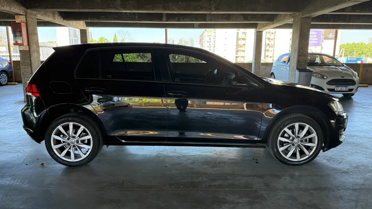 Mira esta publicación de Volkswagen Golf 2015 en Motordil