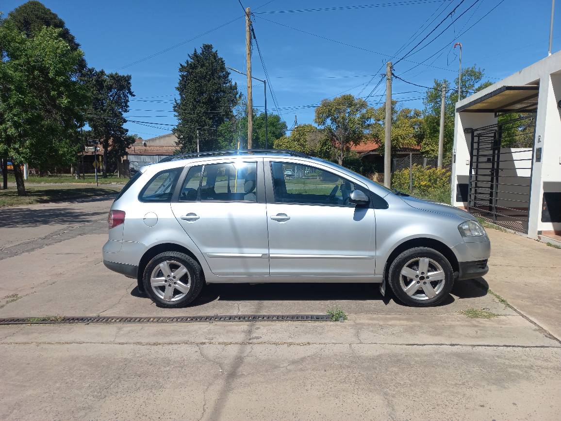 Mira esta publicación de Volkswagen Suran 2010 en Motordil