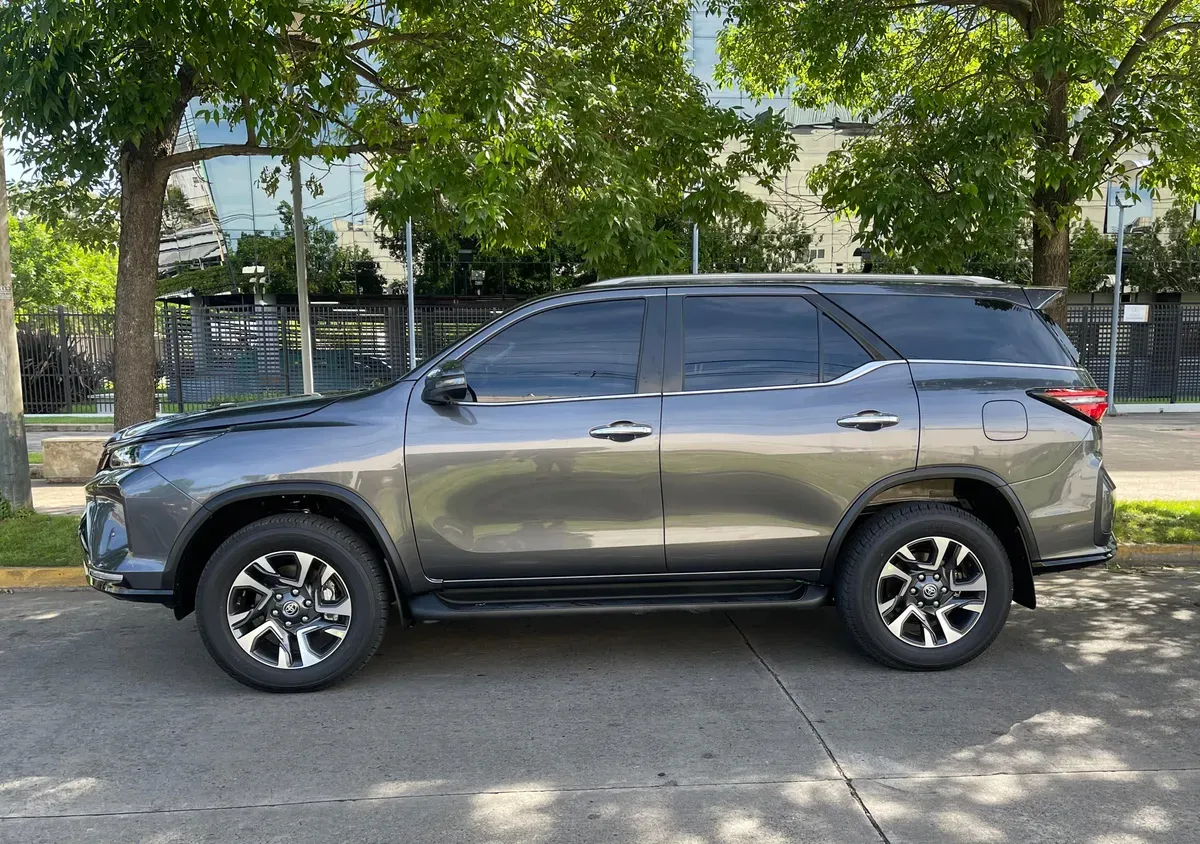 Mira esta publicación de Toyota SW4 2025 en Motordil